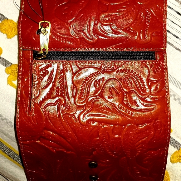 NWT* PATRICIA NASH DESIGNS WALLET- PRICE FIRM. - Picture 2 of 5
